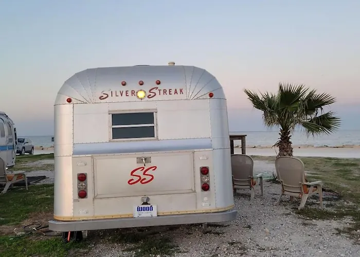 Maggie At The Beach - 1973 Vintage Rv
